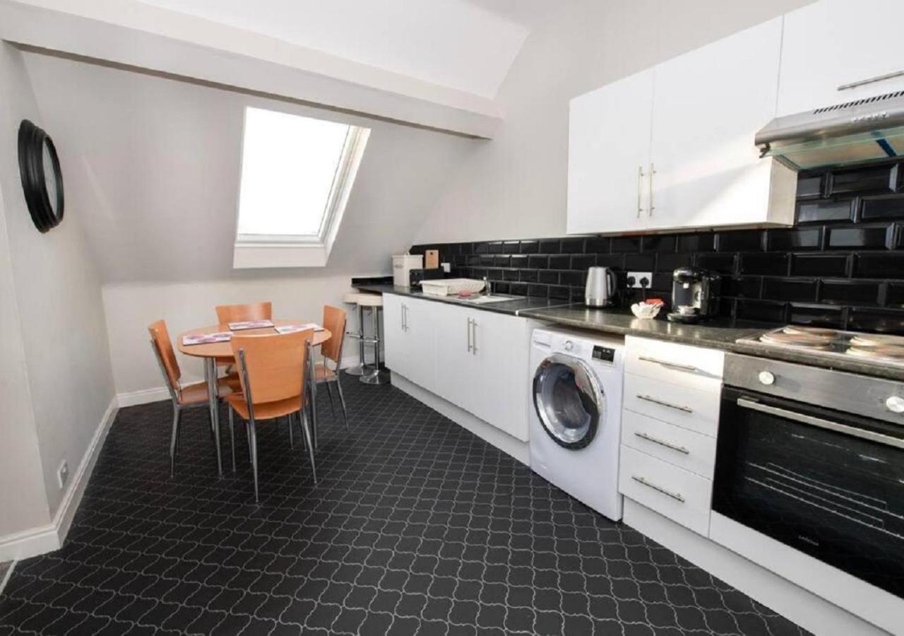 Sandmartin - Top Floor 3-Bed Apartment Sea Views & Parking Scarborough Zewnętrze zdjęcie